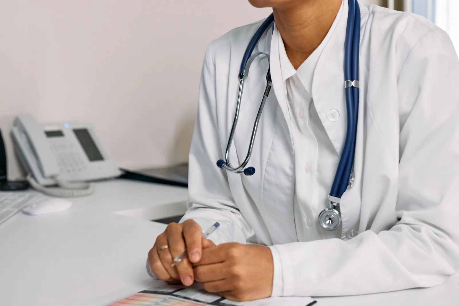 Doktorun sıcaklık ve yetkinliği, normal test sonuçlarına ilişkin hasta kaygısını azaltabilir