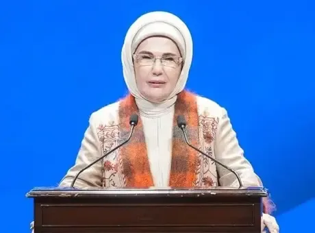 Emine Erdoğan Dünya Yaşlılar Günü'nde yaşlılar için saygı ve sağlık diledi
