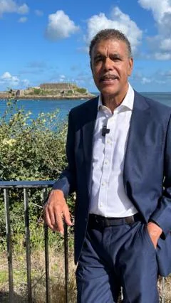 Chris Kamara, Guernsey'de erkeklerin ruh sağlığı için 'Here for Chris' girişimini destekledi