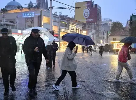 İstanbul'da 15 Ekim Perşembe günü okullar tatil edildi