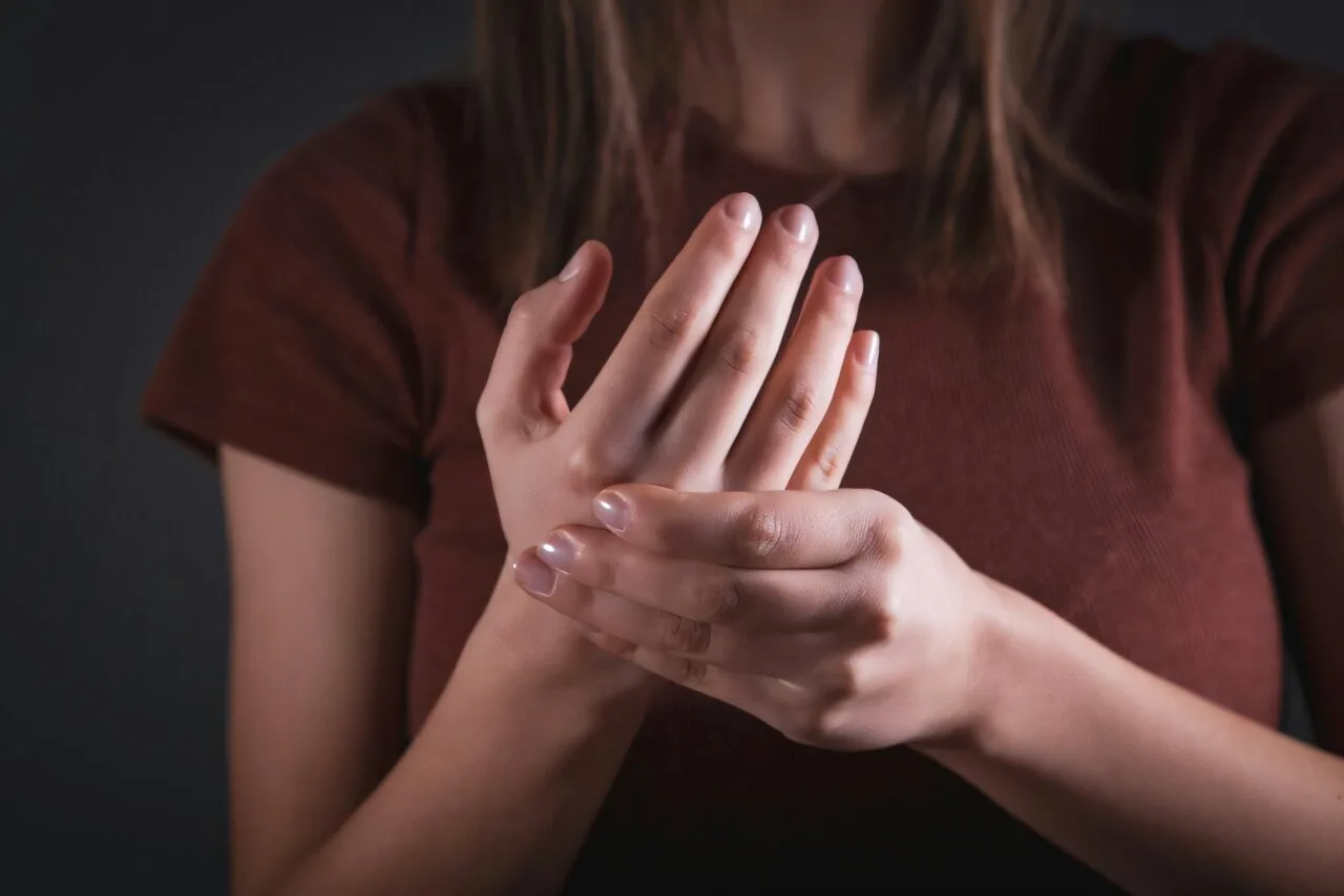 Psikolojik stresin rheumatoid artrit ateşlerini tetiklediği yolaçan yol ortaya çıktı