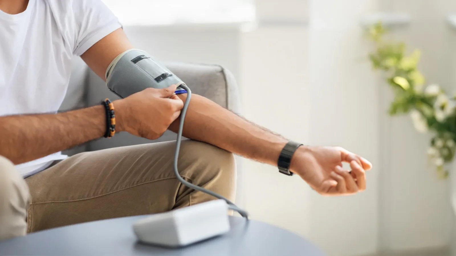 Kan Basıncı Ölçümünde Kolları Desteksiz Bırakmak Okumu 6.5 mmHg Yüksek Çıkabilir